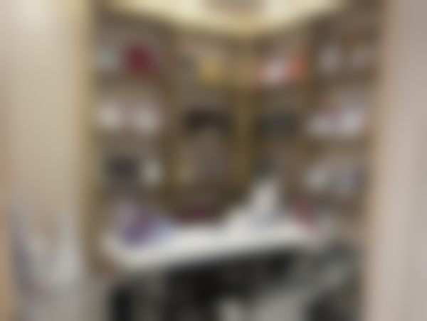 北京蕾士悦容医疗美容门诊部靳玉彪资质查询，其集多项身份经验助力鼻部整形

解析：资料中显示靳玉彪是“G.E.B骨相原生美鼻术研创人，中国解剖学会骨性美学专家，蕾士悦容疑难鼻修复技术院长，北医三院整形美容外科医师进修，中国美容整形协会会员，中国整形美容协会中西医结合分会第三届理事会专家，中国整形美容协会医疗医险管控中心认证专家，舒铂/旭尔挺/射极峰/菲思挺面部假体指定临床手术专家”  ，标题中后半句通过“集多项身份经验助力鼻部整形”详细介绍了靳玉彪相关资质对鼻部整形的助力，与前半句紧密呼应，且整体标题符合各